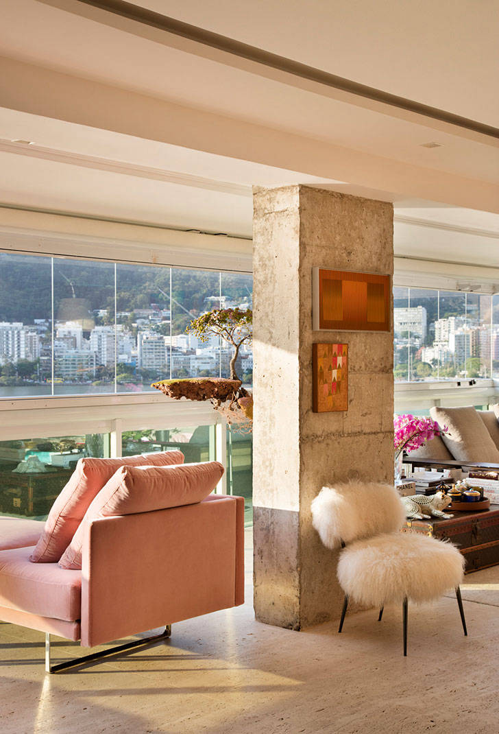 Красочная как сама Бразилия: квартира холостяка с видом на пляж Ипанема