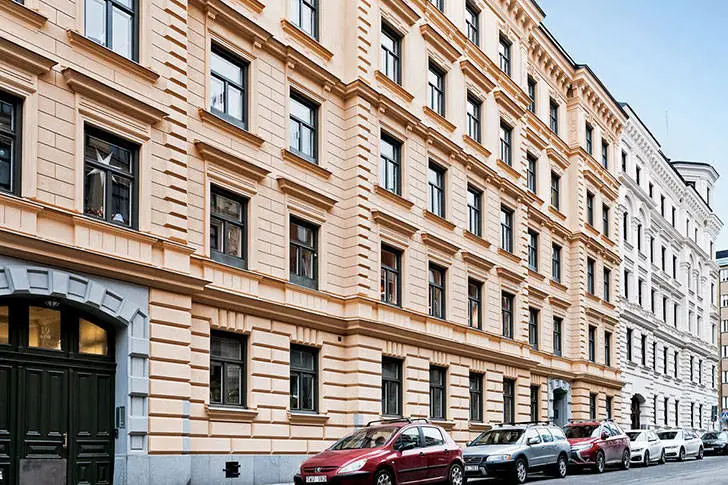Стильный скандинавский интерьер, построенный на контрастах (64 кв. м)