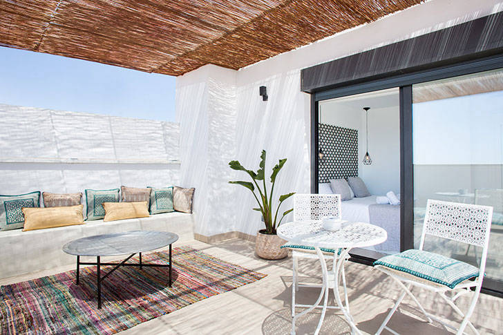Мини-отель на 7 номеров с террасой и бассейном в Испании