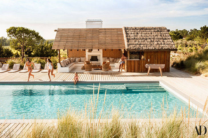 Летний домик с бассейном известного парижского антиквара Patrick Perrin в Португалии