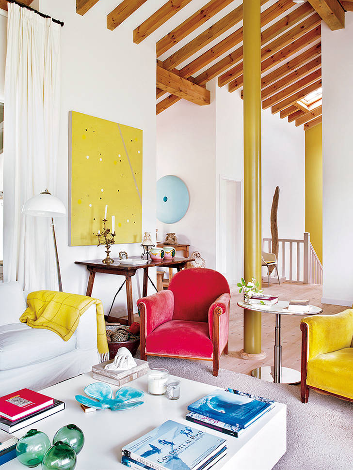 Яркие цвета и натуральные материалы: современный деревенский дом в Испании