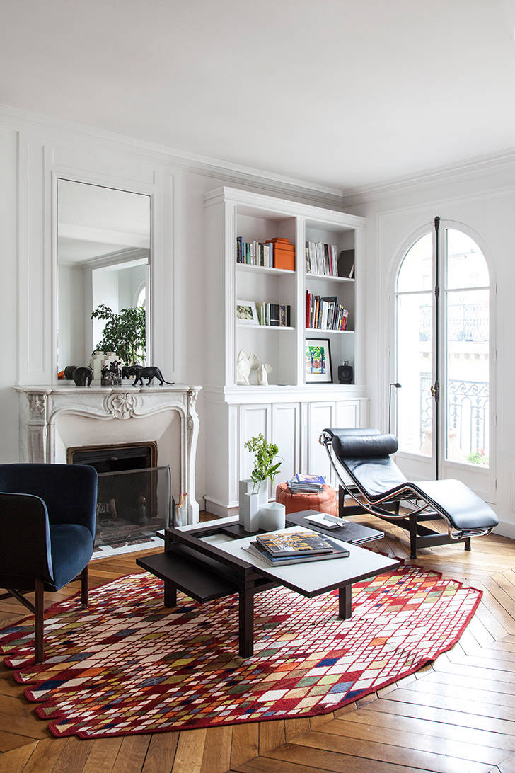 Очаровательная белая квартира в Париже