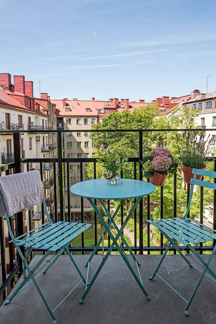 Скандинавская квартира с черной кухней (104 кв. м)