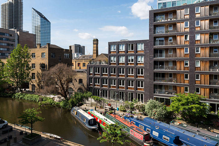 Яркая современная квартира с видом на реку в Лондоне
