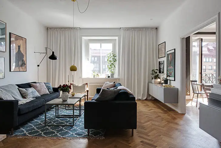 Скандинавская квартира с черной кухней (104 кв. м)