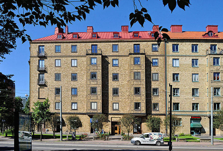 Скандинавская квартира с черной кухней (104 кв. м)