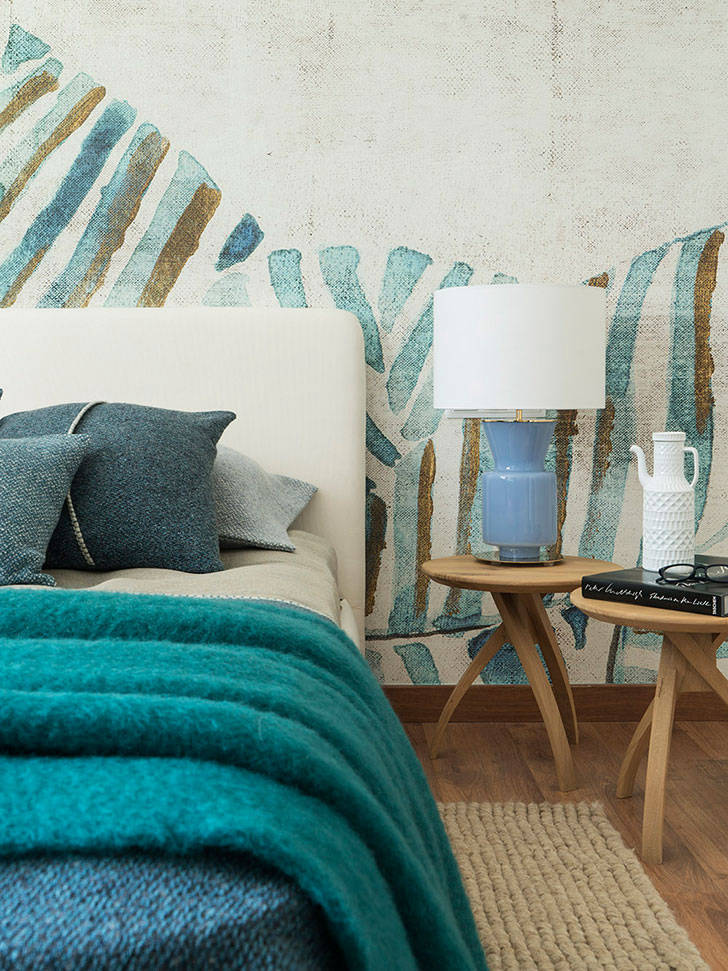 Куркума и морская волна: квартира с интересными цветовыми сочетаниями в Барселоне