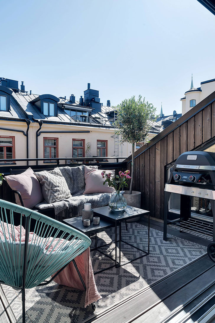 Черно-белая квартира с небольшой террасой в Стокгольме (70 кв. м)