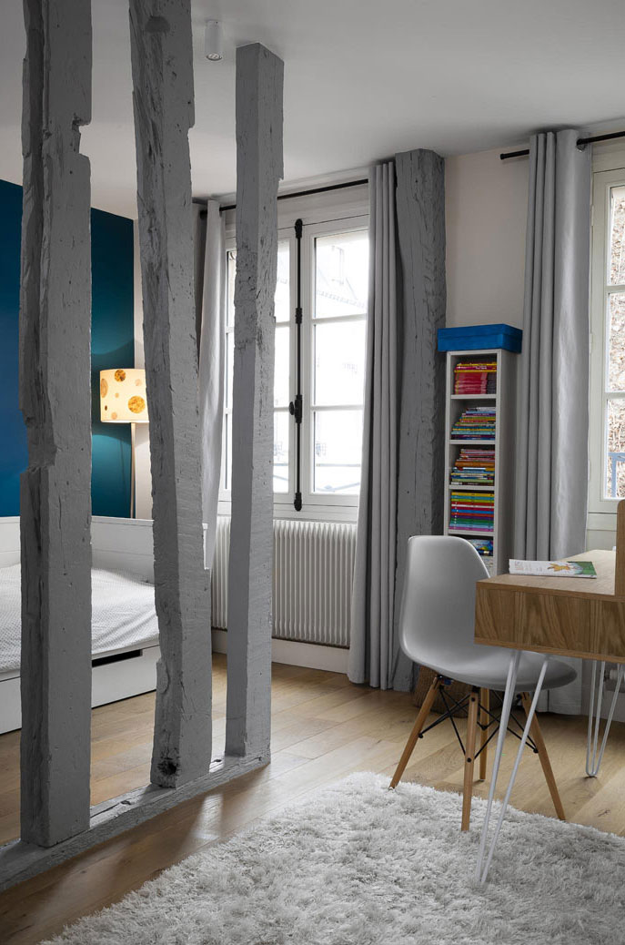 Необычная парижская квартира со интерьерами в синих тонах