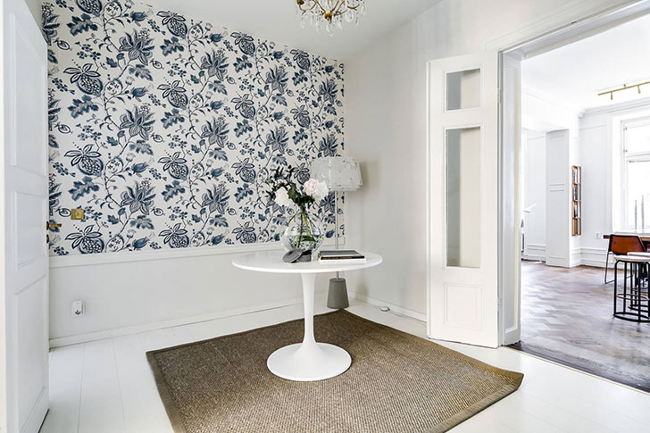 Белая квартира с черными акцентами в Стокгольме (107 кв. м)