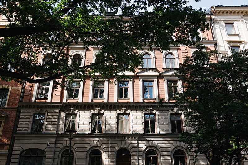 Просторная квартира с небольшой террасой на последнем этаже в Стокгольме