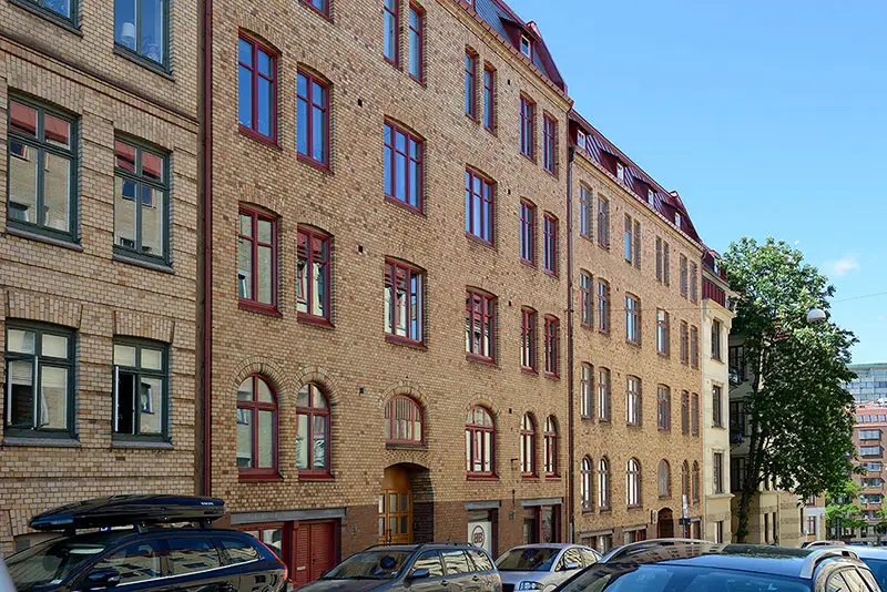 Стильная двухкомнатная квартира в бежево-серой гамме (67 кв. м)