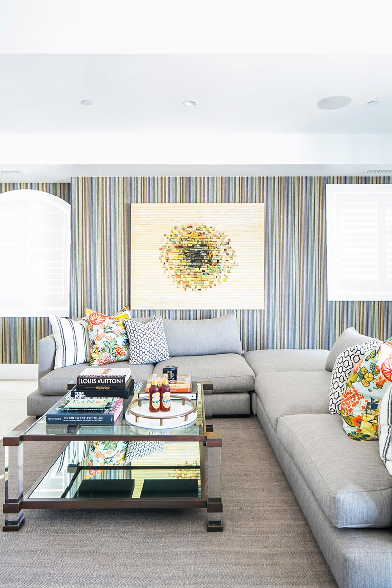 Пастель и смелые цветовые сочетания: неординарный интерьер дома в Калифорнии
