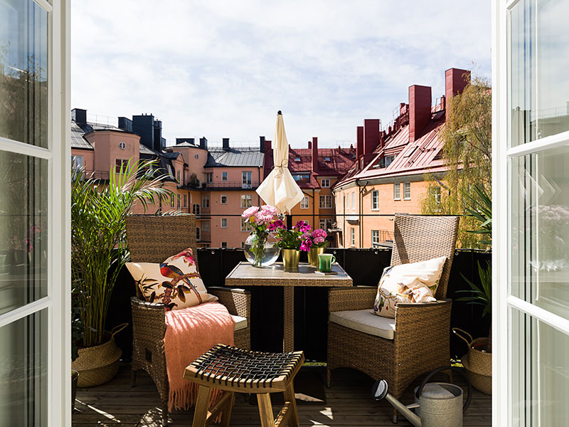 Необычная мансардная квартира с балконом и террасой в Стокгольме (75 кв. м)