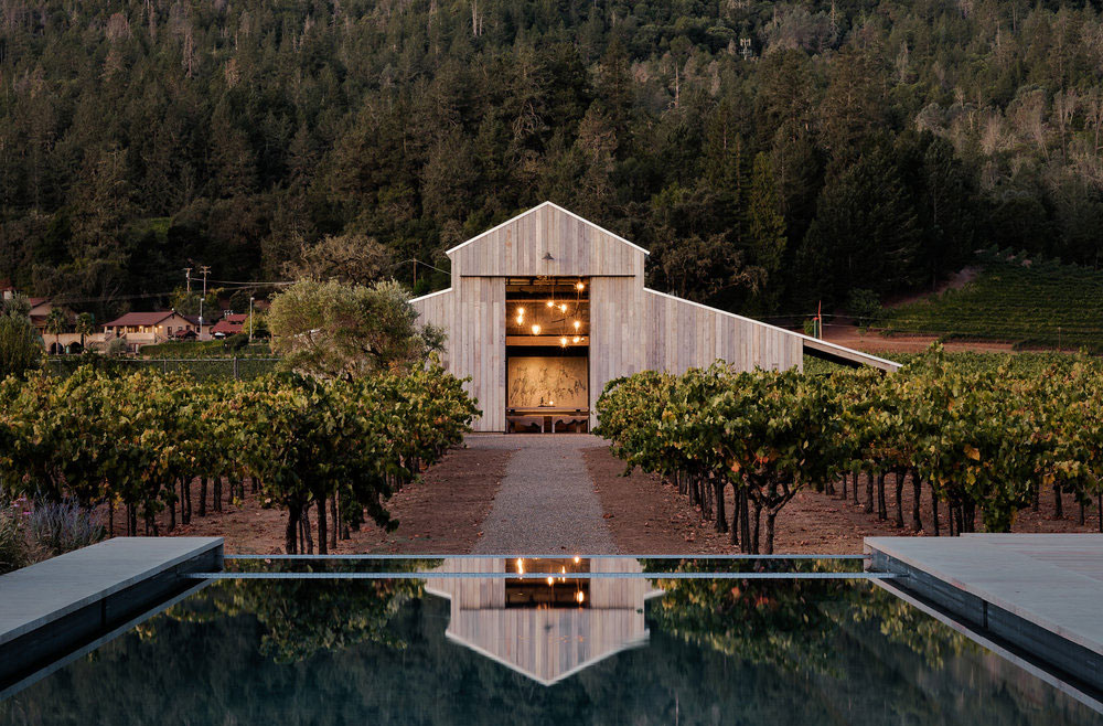Впечатляющий дом посреди роскошных виноградников долины Напа в Калифорнии