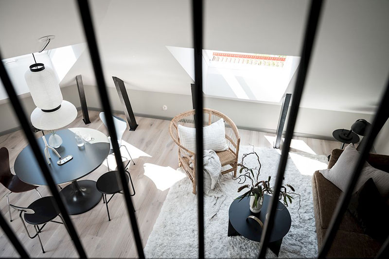 Стильный чердак: небольшая, но светлая мансардная квартира в Гетеборге (35 кв. м)