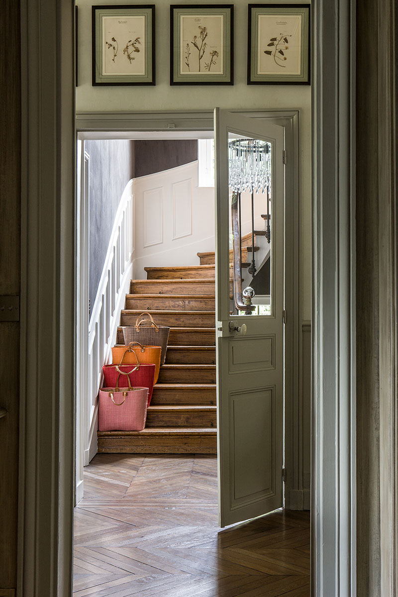 Винтажный интерьер дома со стеклянной верандой в Париже