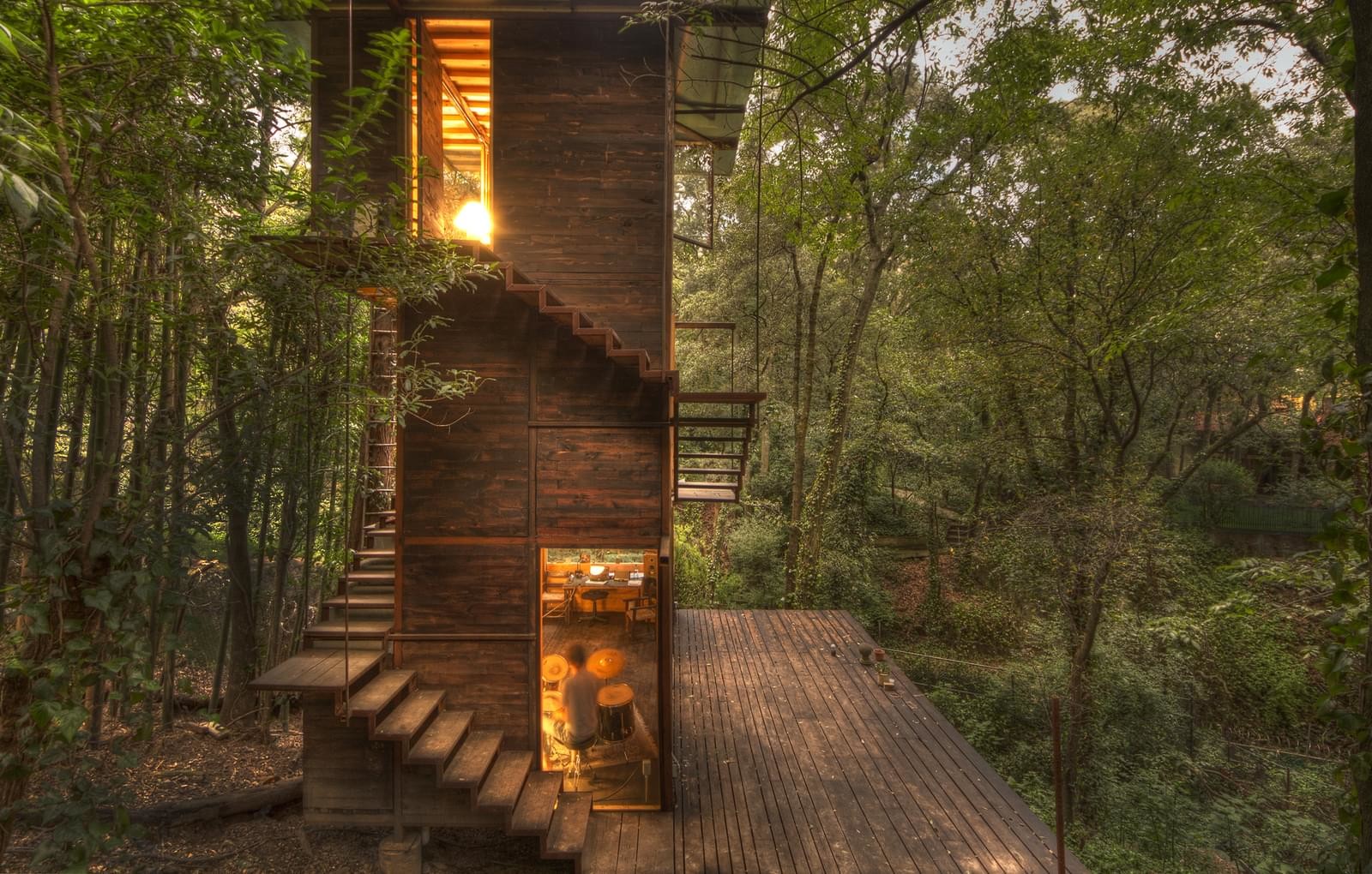 Деревянный дом в мексиканском лесу