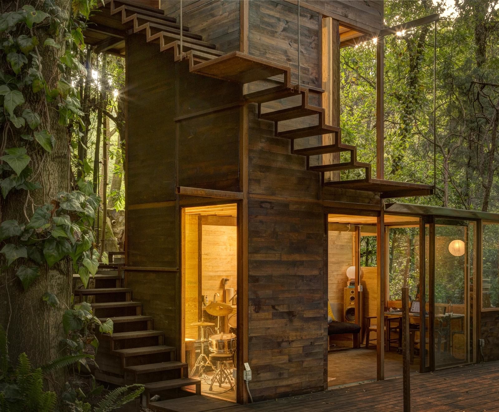 Деревянный дом в мексиканском лесу
