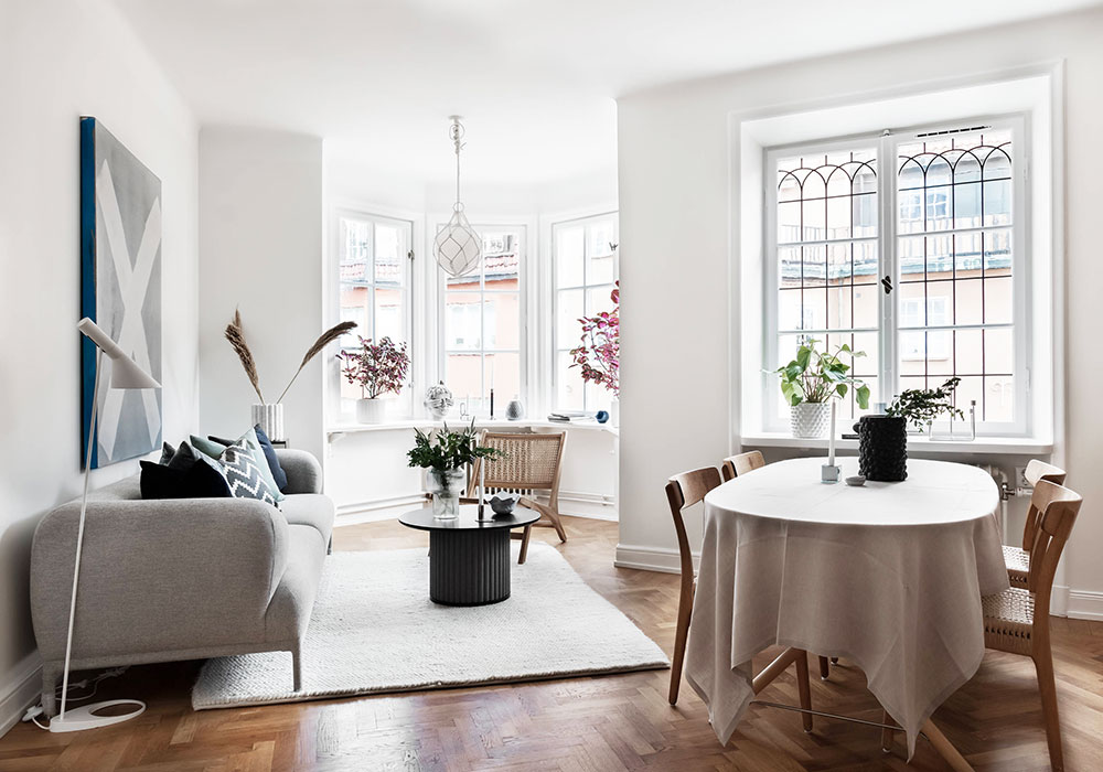 Небольшая светлая квартира с роскошными окнами в Стокгольме (58 кв. м)