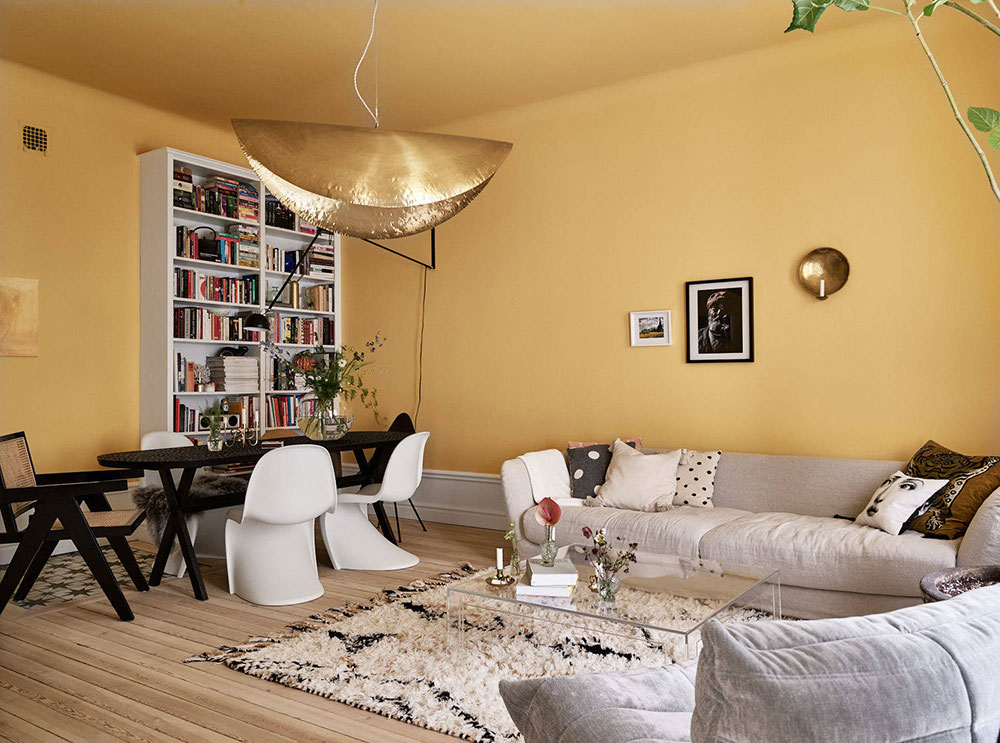 Неожиданная Скандинавия: интересная квартира с жёлтыми стенами в Стокгольме (57 кв. м)