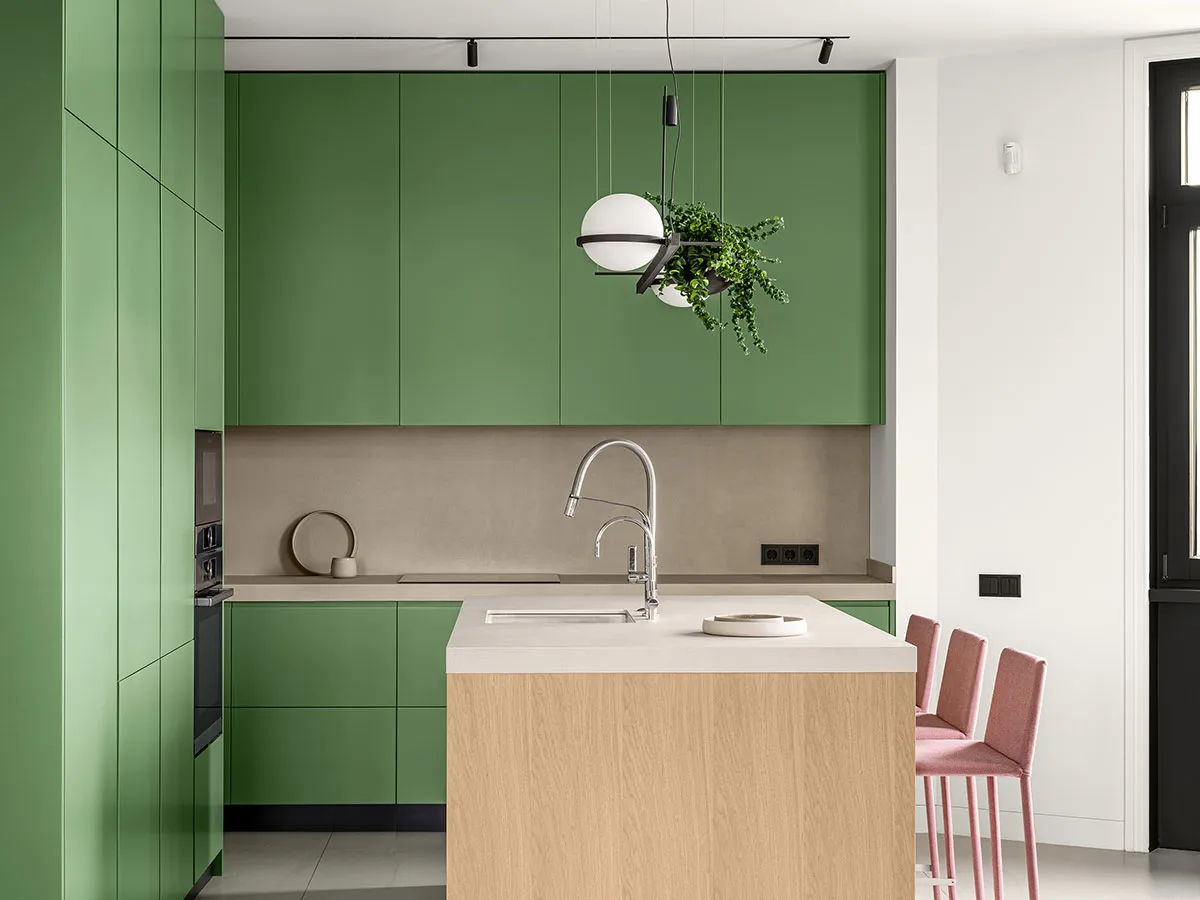 Minimalismus mit bunter Möbel: Wohnung in Kiew - Gallery image 9