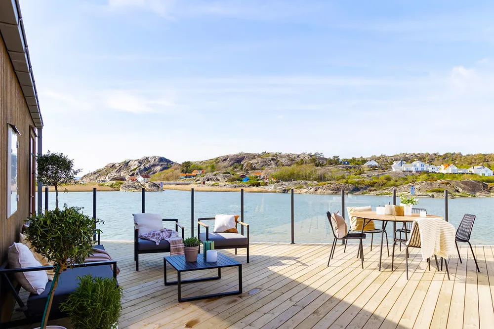 Modern Scandinavian Cottage by the Water - 29