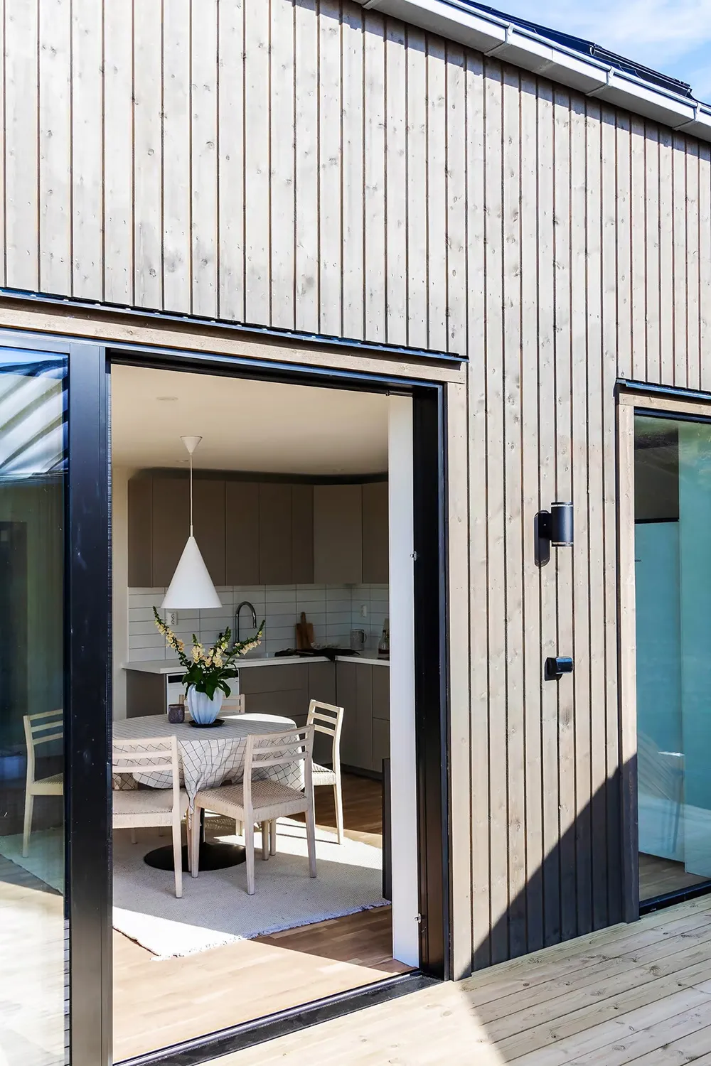 Modern Scandinavian Cottage by the Water - 9