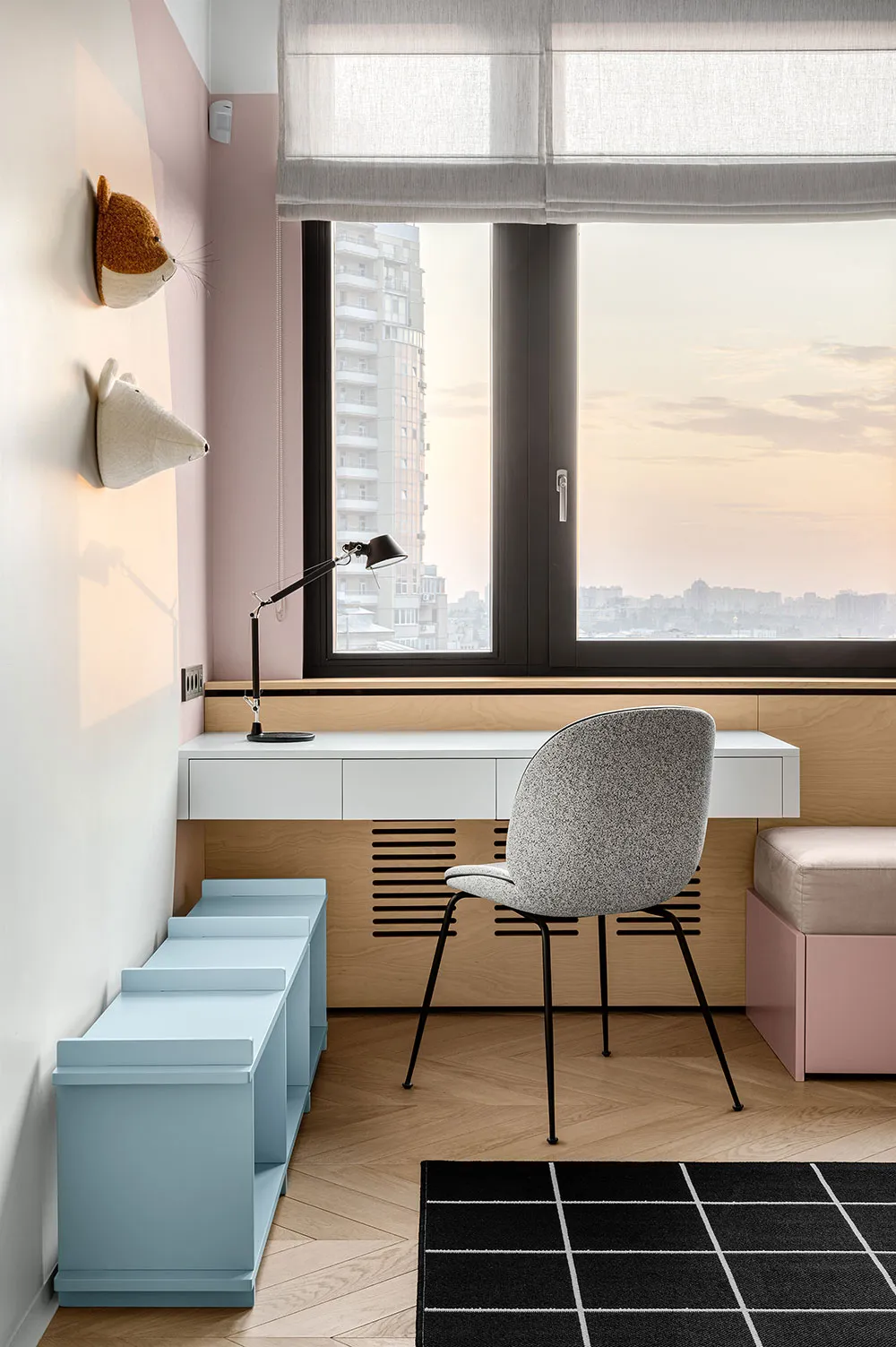 Minimalismus mit bunter Möbel: Wohnung in Kiew - Gallery image 34