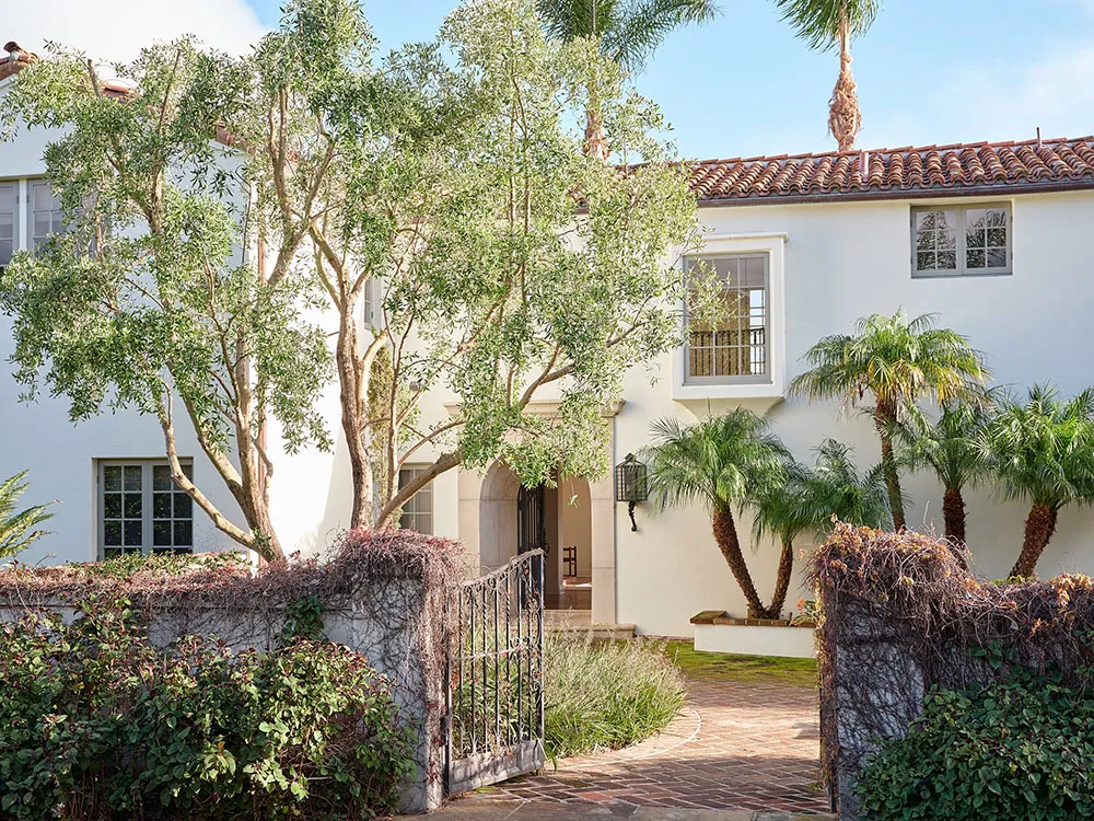 Magnifiques intérieurs de villa espagnole en Californie - Gallery image 1