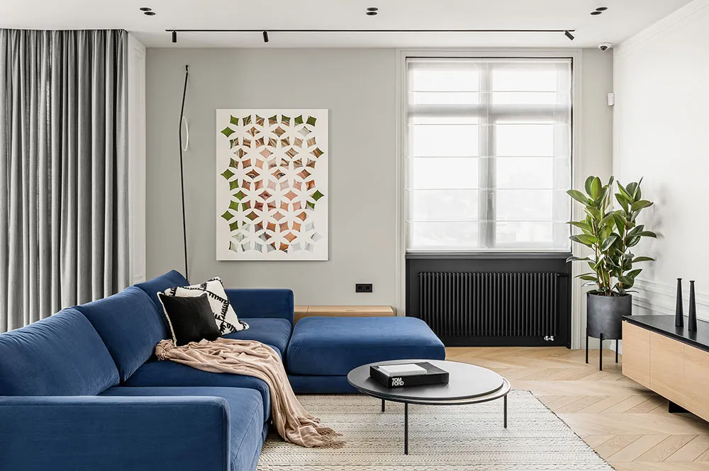 Minimalismus mit bunter Möbel: Wohnung in Kiew - Gallery image 3