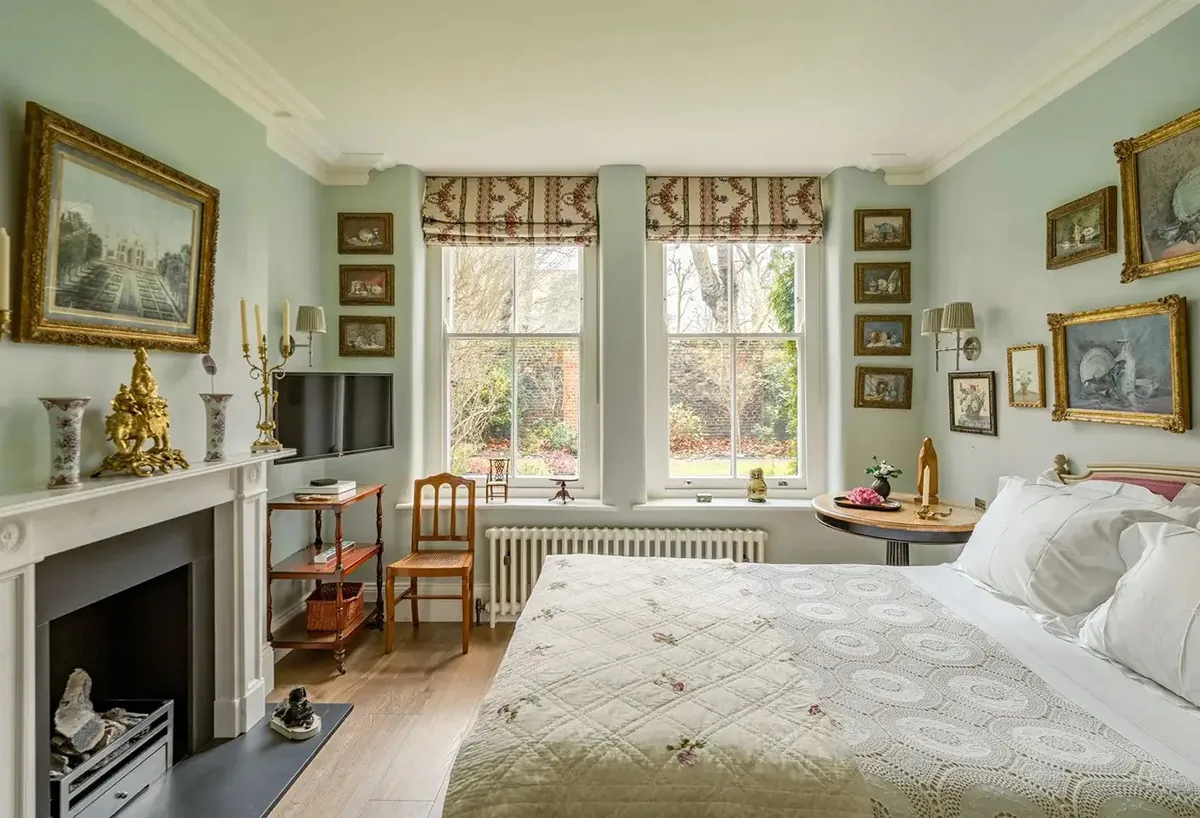 Interior inglés acogedor con pinturas en el centro de Londres - Gallery image 4