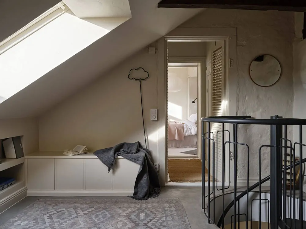 Habitaciones de forma irregular y dormitorio de ático: apartamento inusual en Estocolmo - Gallery image 13