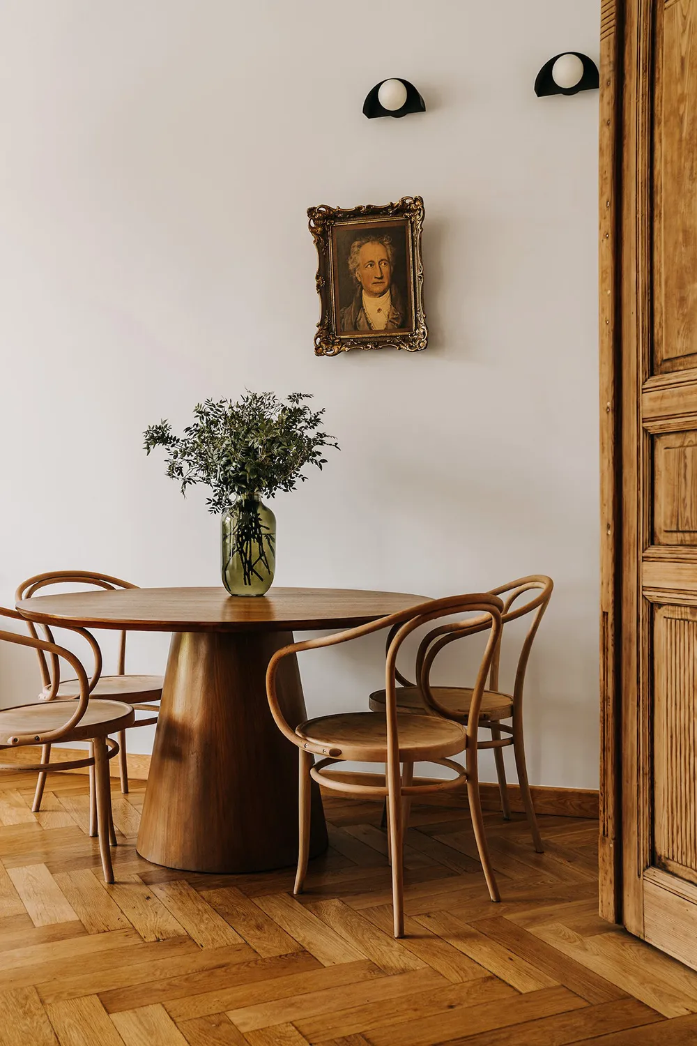 Vintage Doors and Stylish Design: Elegant Interior in Wrocław - Gallery image 6