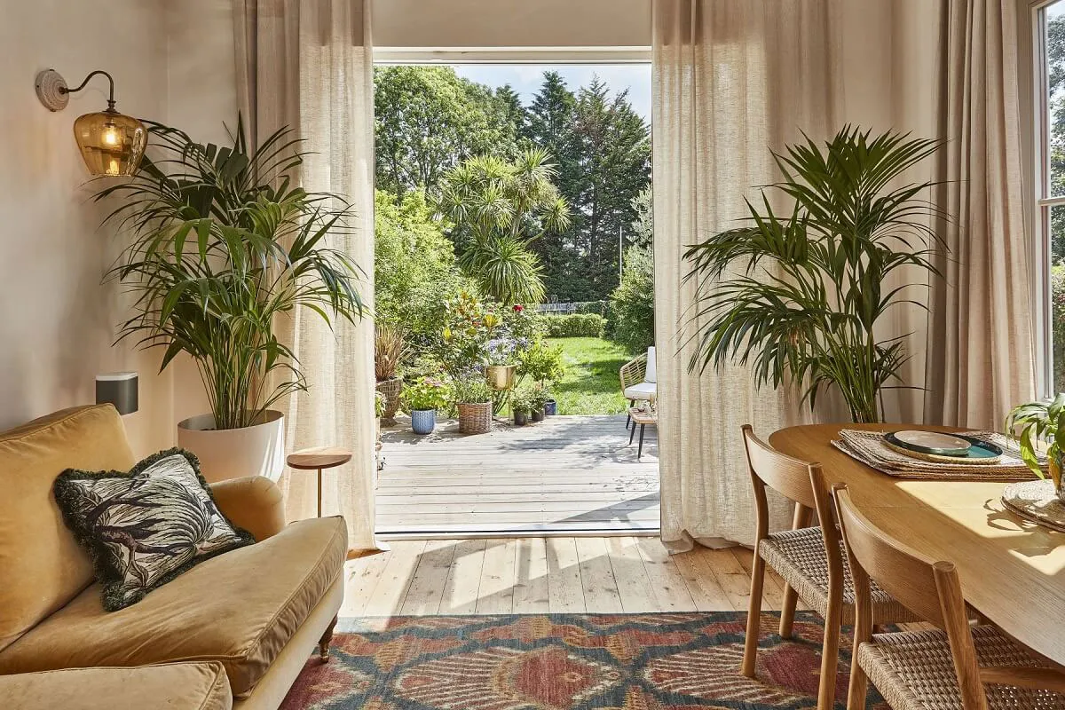 Living Plants, Rural Motifs and Beautiful Garden: Fresh Interior in London - Gallery image 4