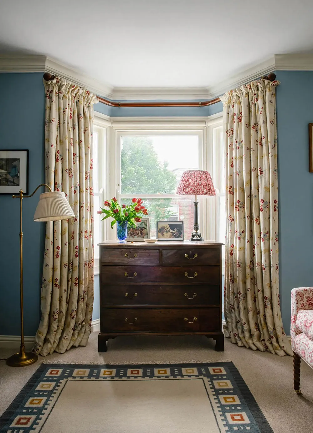 Vibrant English Classic for a Designer's Large Family Home in London - Gallery image 11