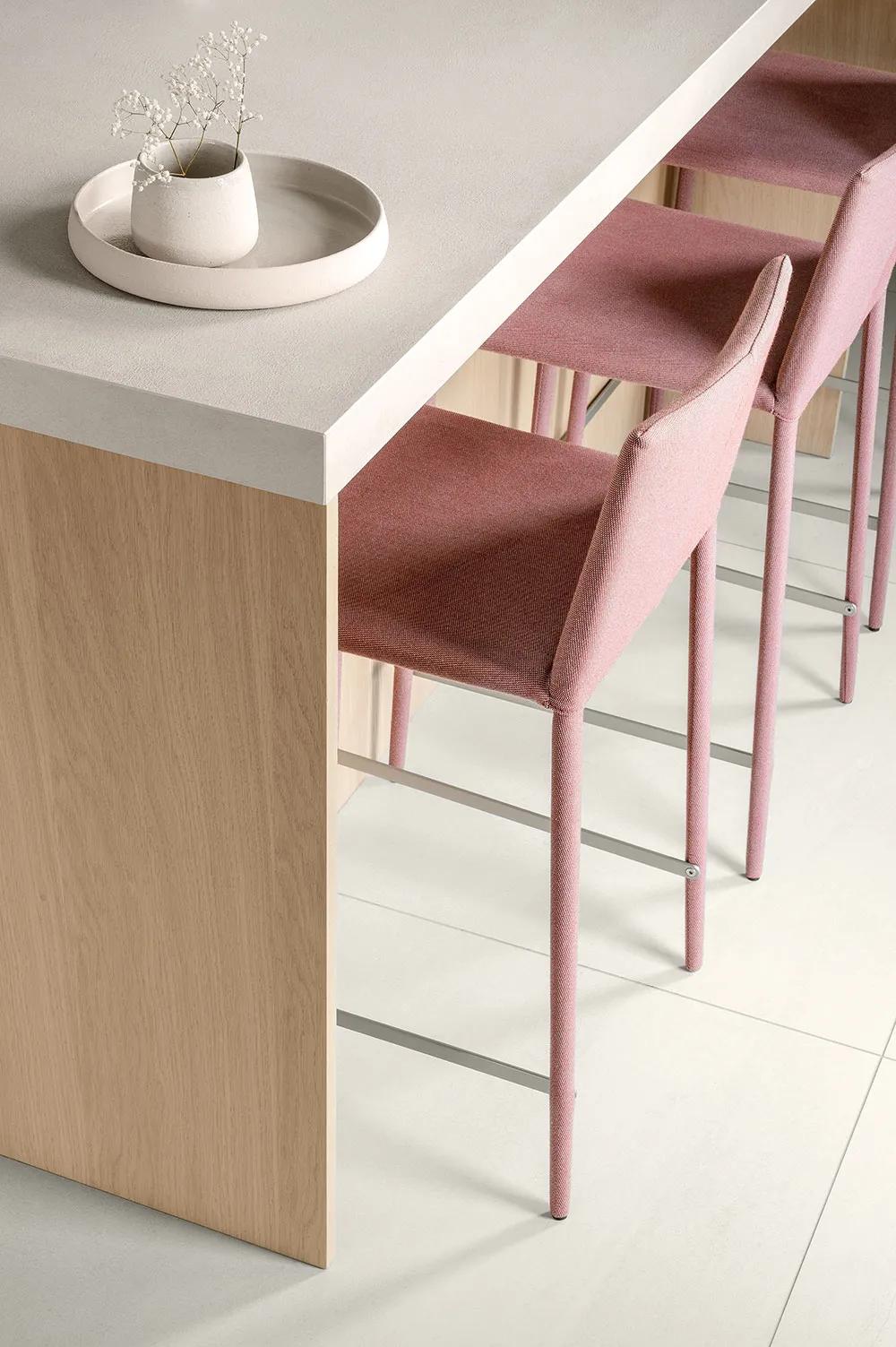 Minimalismus mit bunter Möbel: Wohnung in Kiew - Gallery image 10