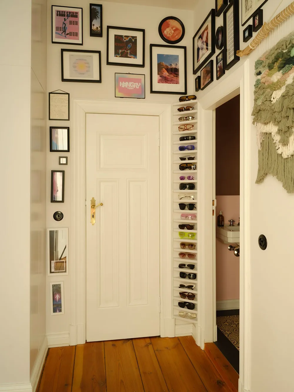 Intérieur audacieux avec un décor inhabituel pour une mannequin à Berlin - Gallery image 14