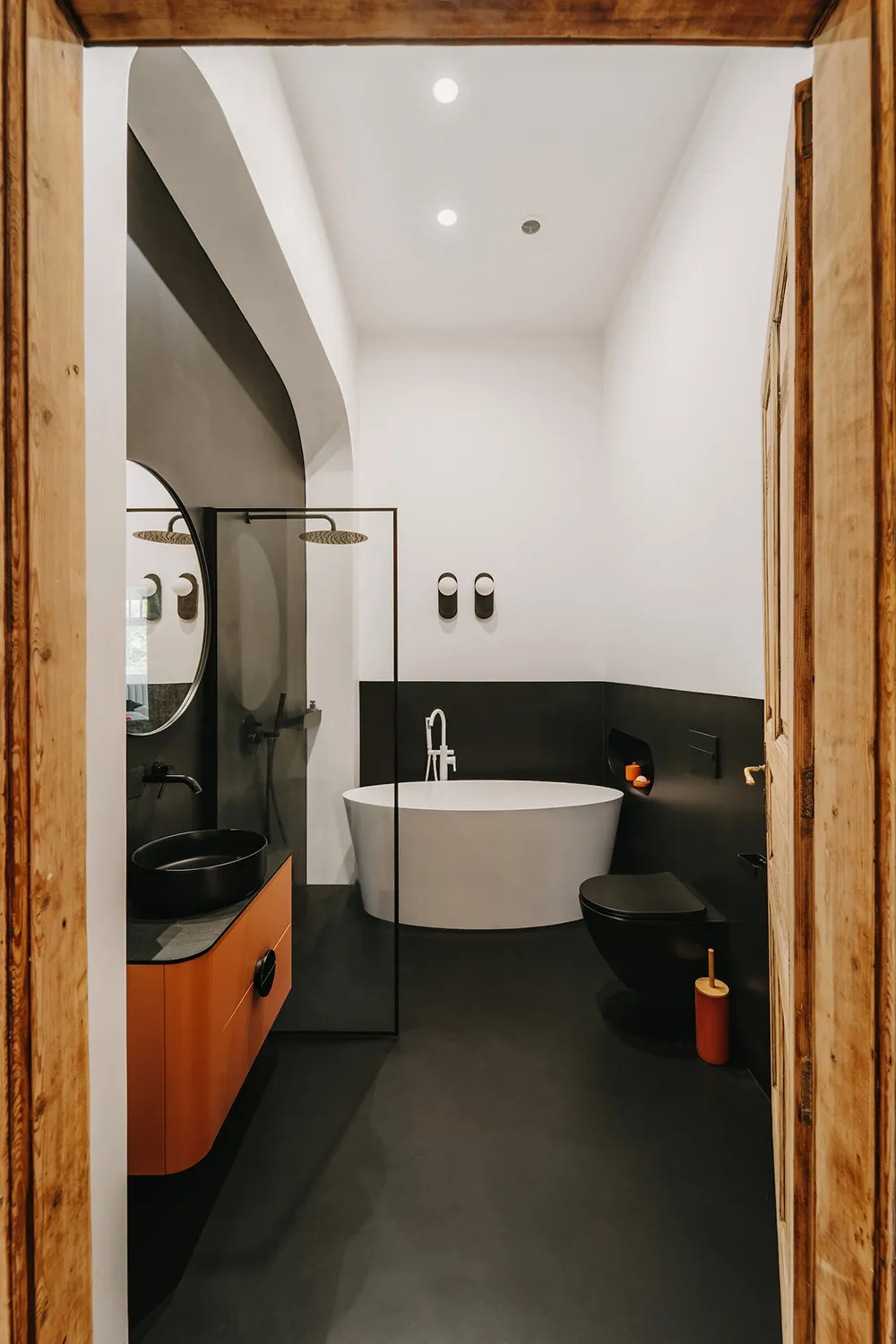 Vintage Doors and Stylish Design: Elegant Interior in Wrocław - Gallery image 10