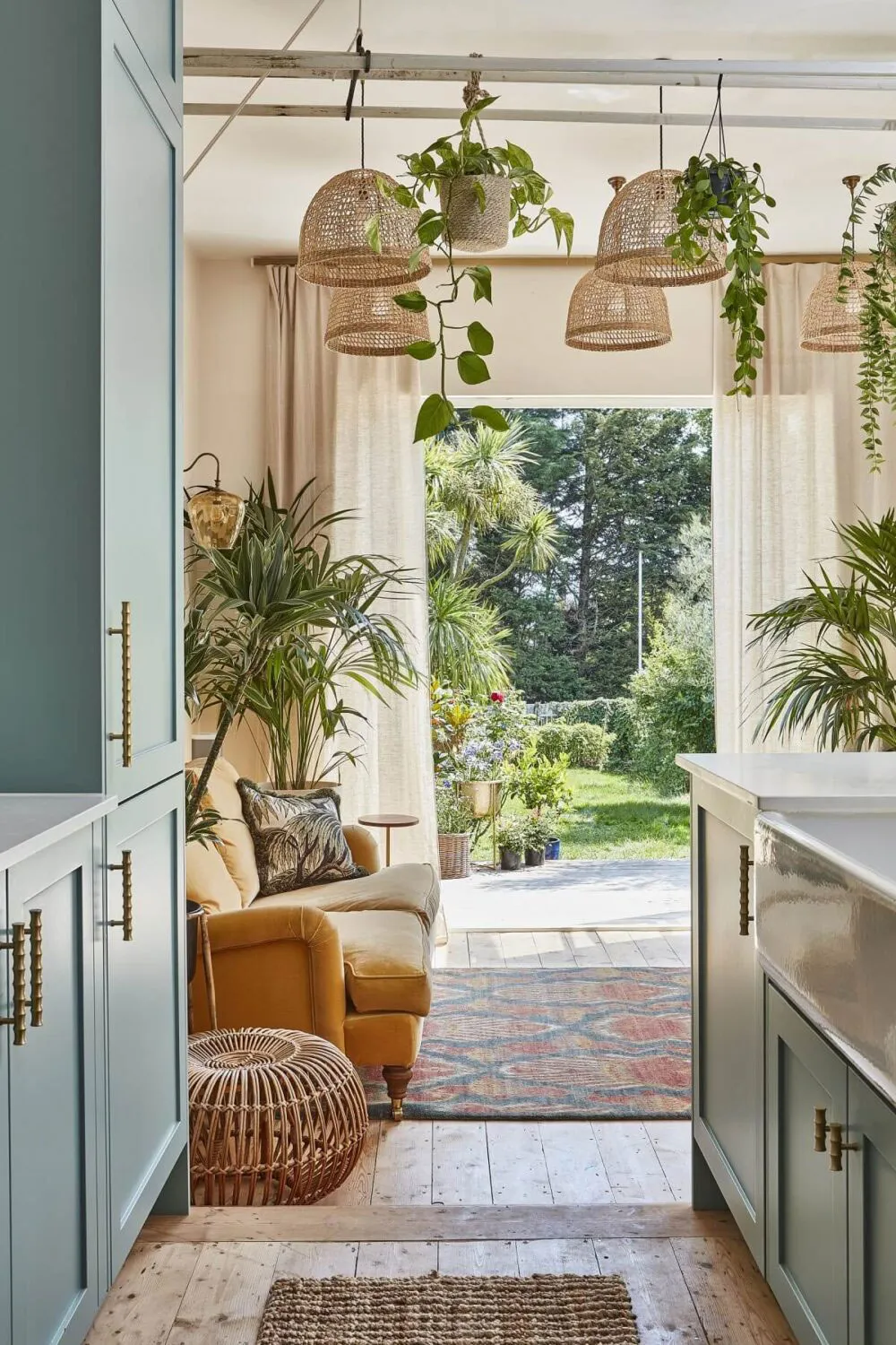 Living Plants, Rural Motifs and Beautiful Garden: Fresh Interior in London - Gallery image 1