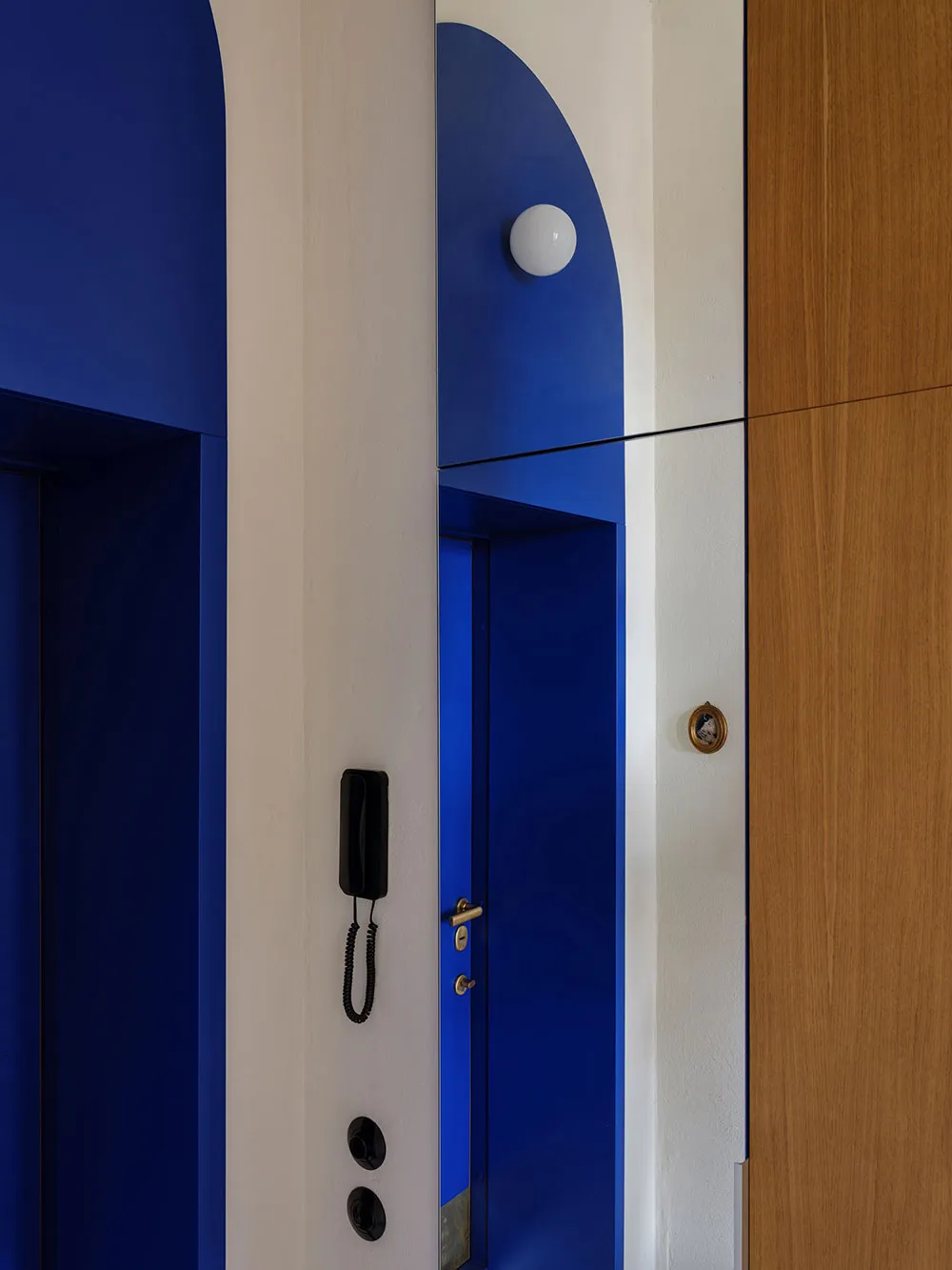 Interiores con nostalgia: apartamento de un director cinematográfico en el corazón de Kiev - Gallery image 24