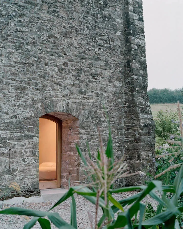 Современный дом на месте руин старинной фермы в Англии - Gallery image 16