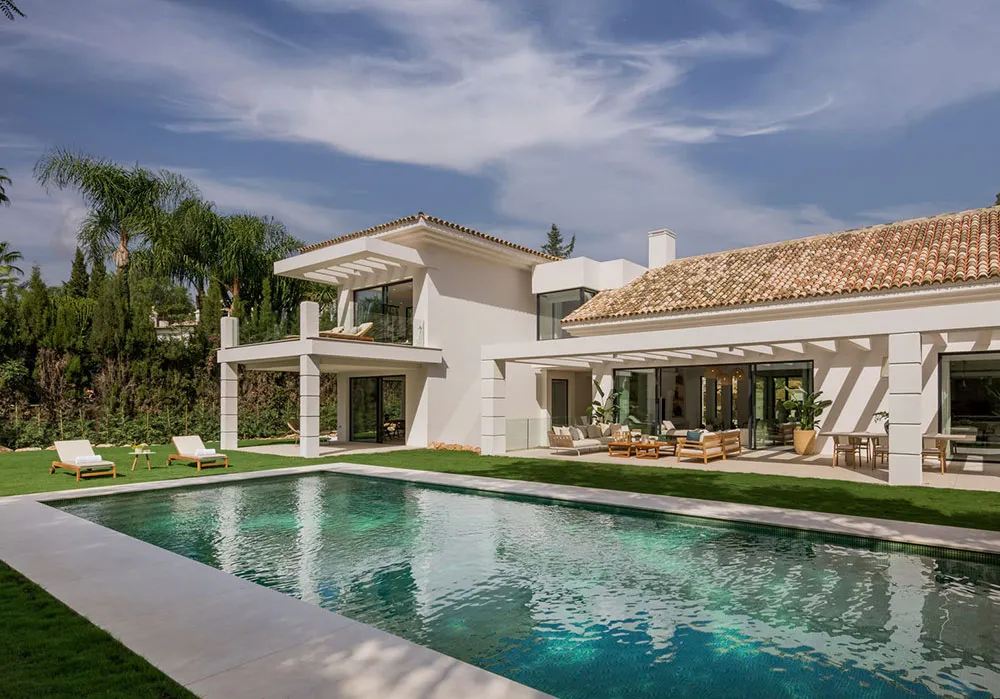 Magnifique intérieur blanc d'une villa de plage avec piscine à Malaga - Gallery image 3