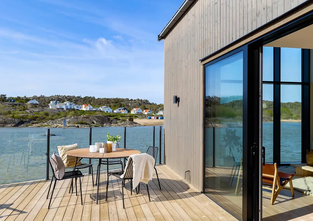 Modern Scandinavian Cottage by the Water - 8