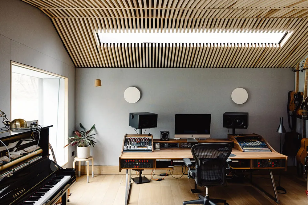 Спокійний інтер'єр дому сім'ї музикантів у Лондоні - Gallery image 16