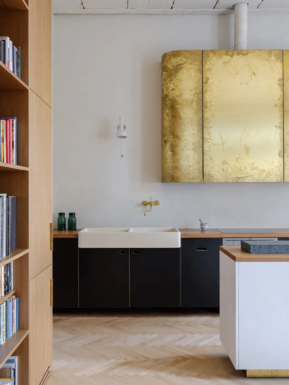 Interiores con nostalgia: apartamento de un director cinematográfico en el corazón de Kiev - Gallery image 10