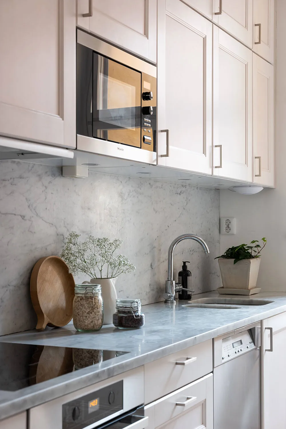 Biały i elegancki интерьер w Stokholmie - Gallery image 20