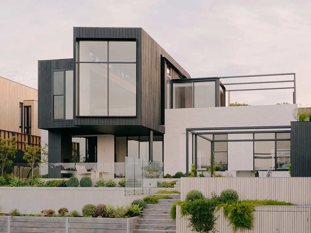 Черная кухня как стильный акцент в современном интерьере в Мельбурне - Gallery image 14