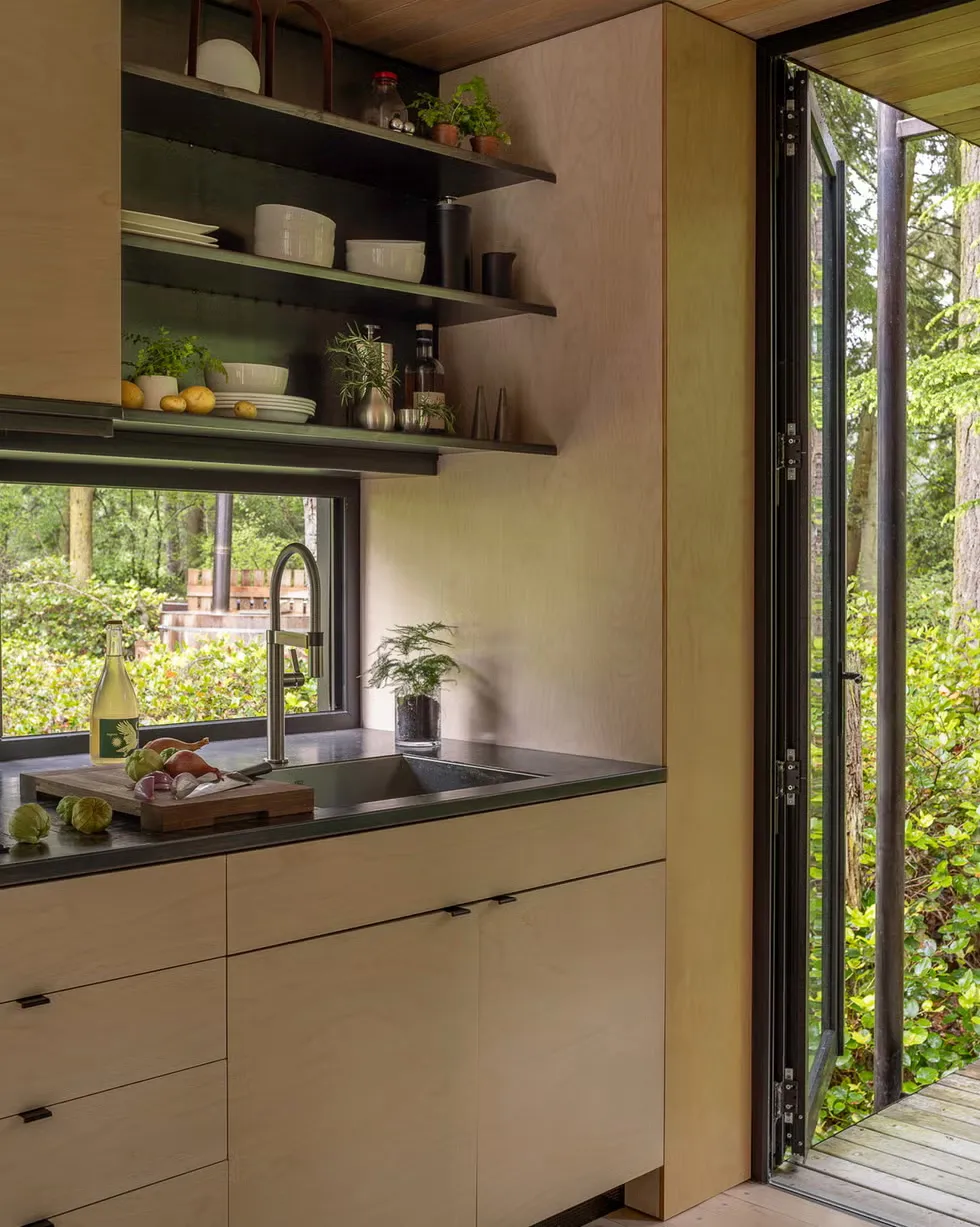 Kleines modulares Haus im Wald mit korridoren ohne wände - Gallery image 4