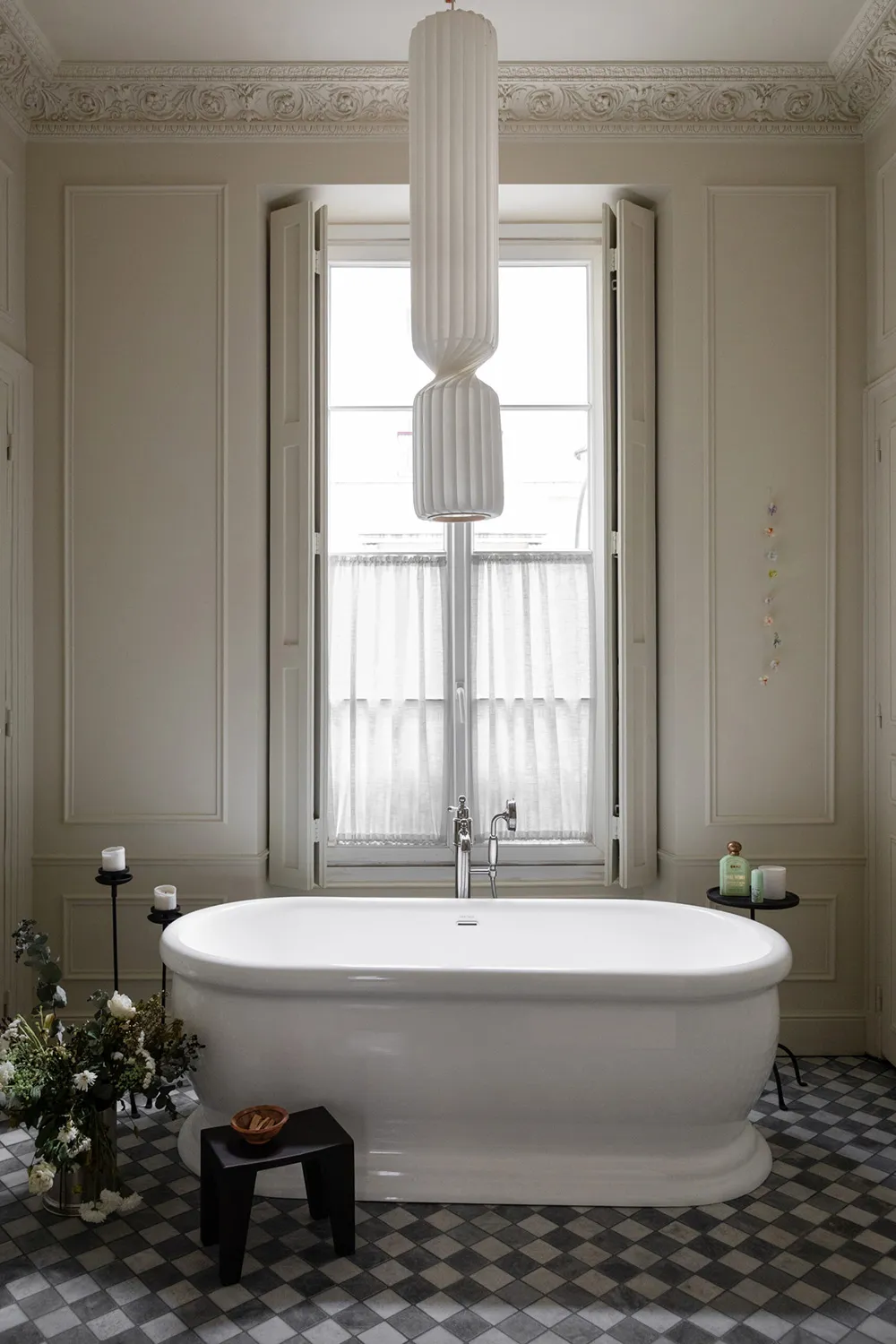 Art, Classic and Modern Design: A Splendid Apartment in Paris - Gallery image 21